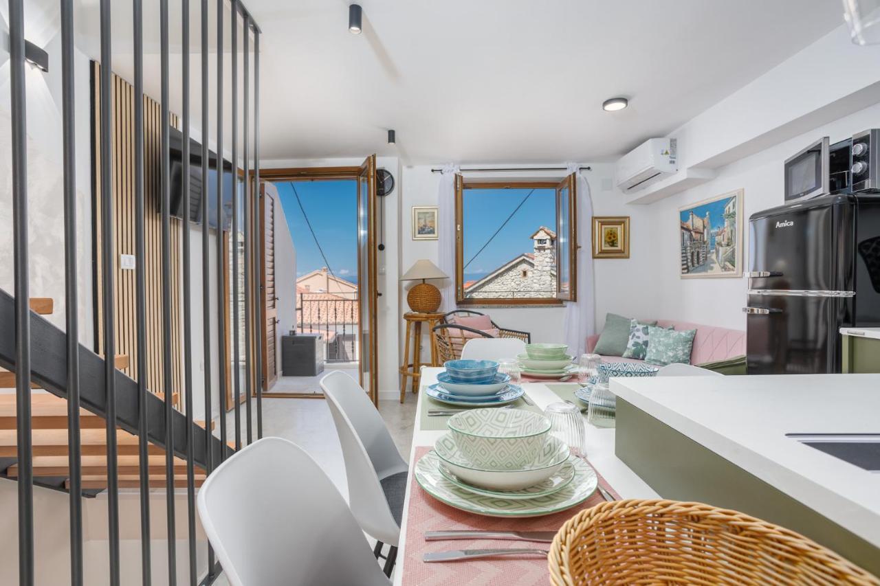 Apartmen Plus U Centru Blizu Plaze Njivice Buitenkant foto