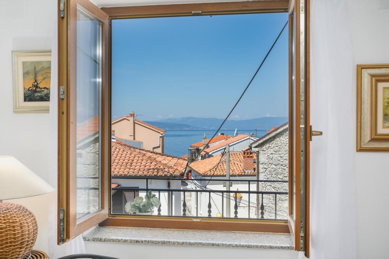 Apartmen Plus U Centru Blizu Plaze Njivice Buitenkant foto