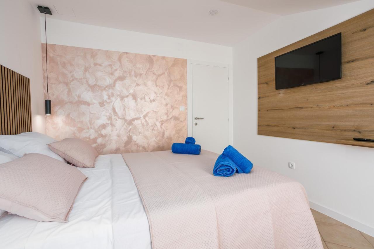 Apartmen Plus U Centru Blizu Plaze Njivice Buitenkant foto