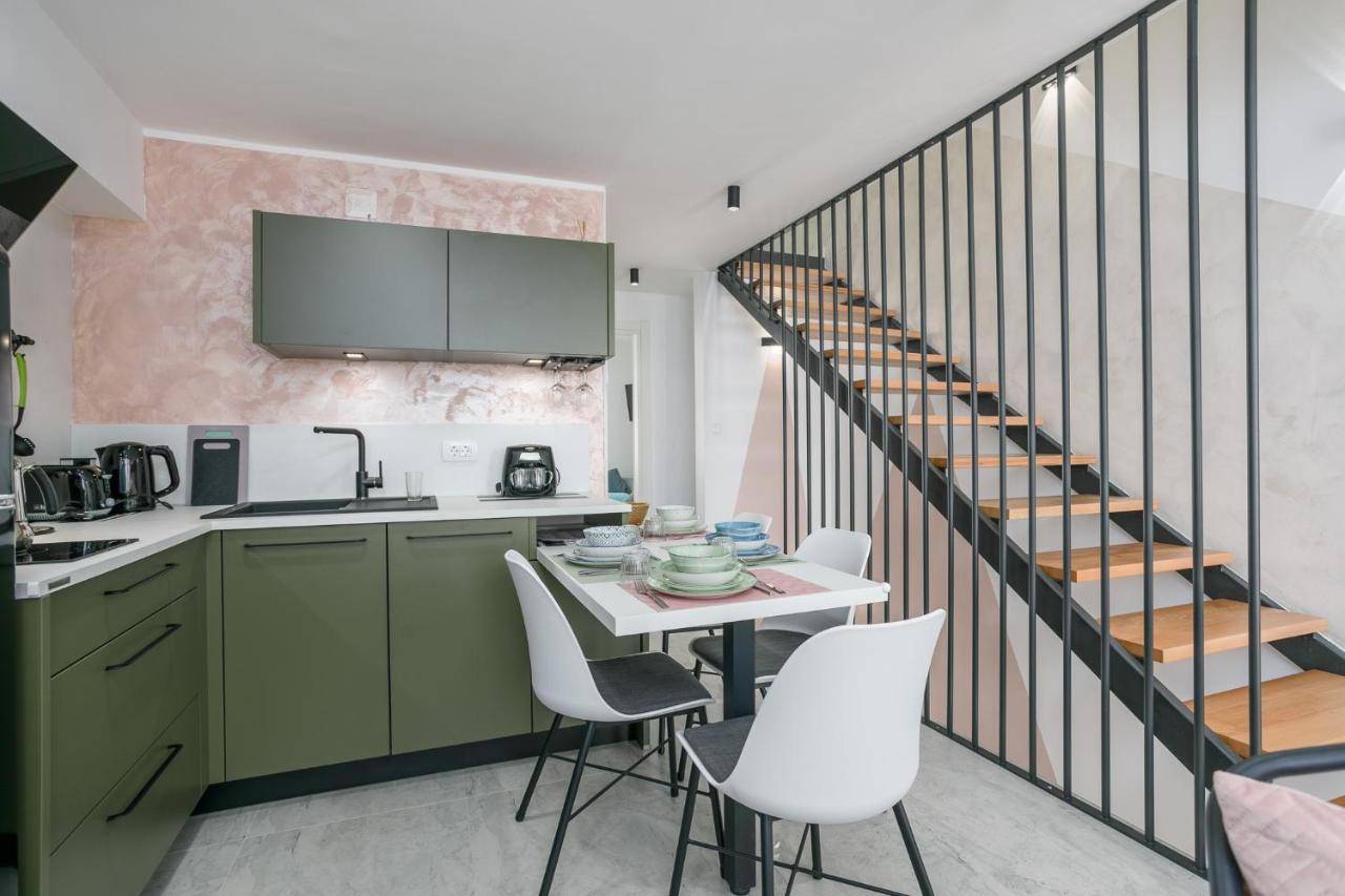 Apartmen Plus U Centru Blizu Plaze Njivice Buitenkant foto