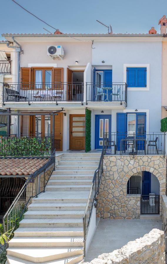 Apartmen Plus U Centru Blizu Plaze Njivice Buitenkant foto