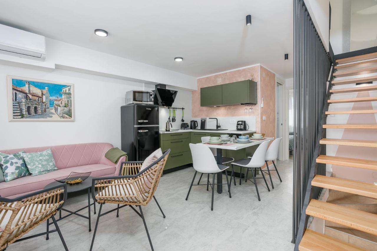 Apartmen Plus U Centru Blizu Plaze Njivice Buitenkant foto