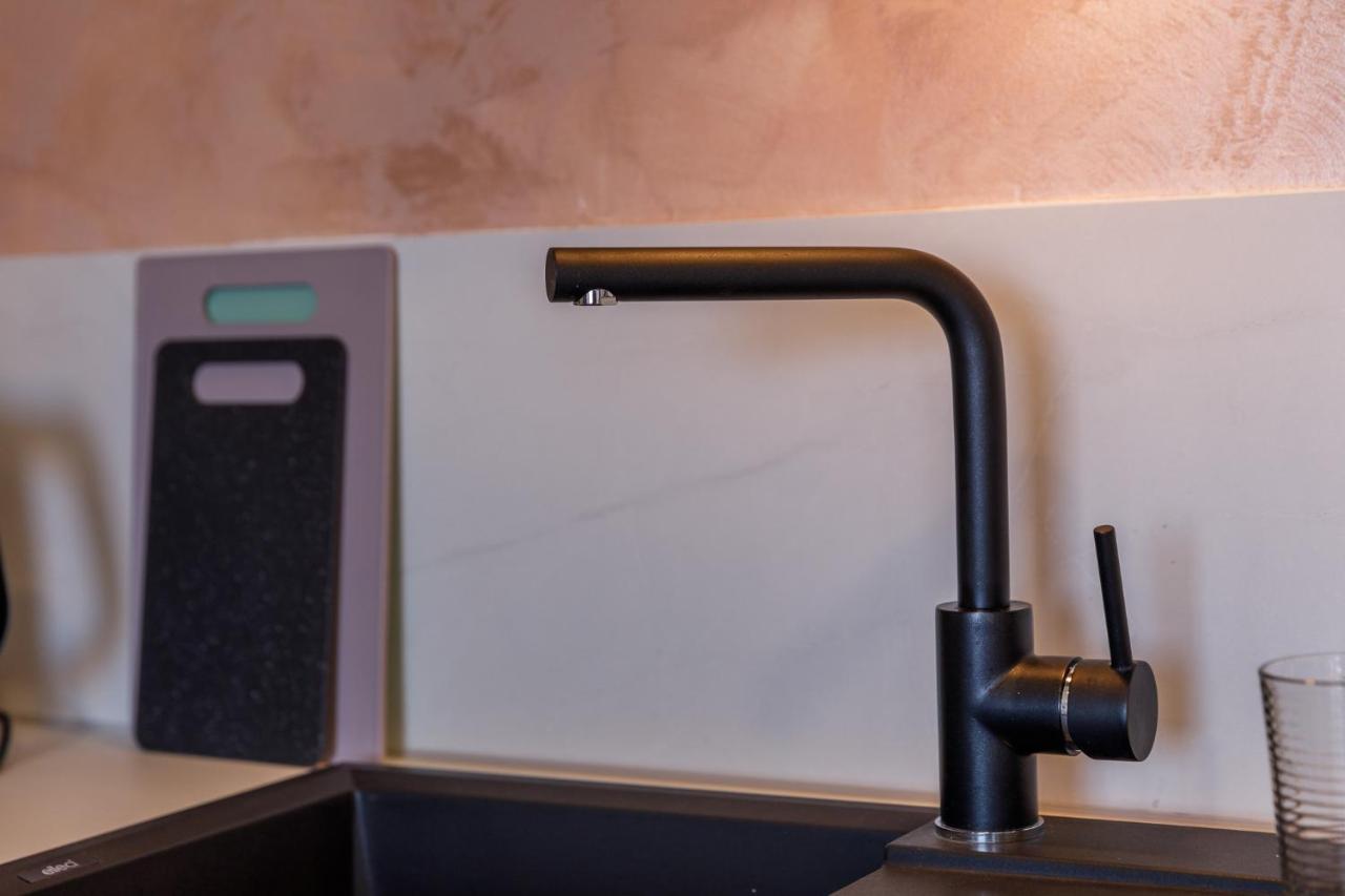 Apartmen Plus U Centru Blizu Plaze Njivice Buitenkant foto
