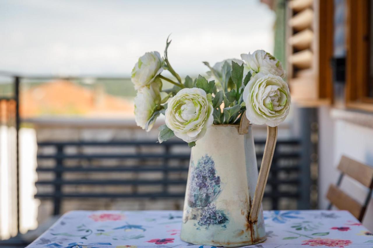 Apartmen Plus U Centru Blizu Plaze Njivice Buitenkant foto